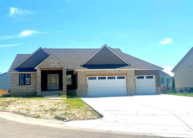 Property at 3710 N Crest Cir, Wichita, KS 67226, 6 beds, 3.5 baths