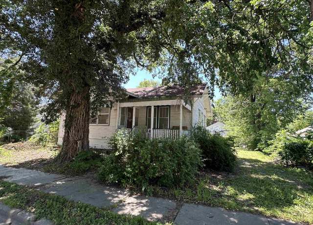 Property at 444 Baker St, Salina, KS 67401, 2 beds, 1 bath