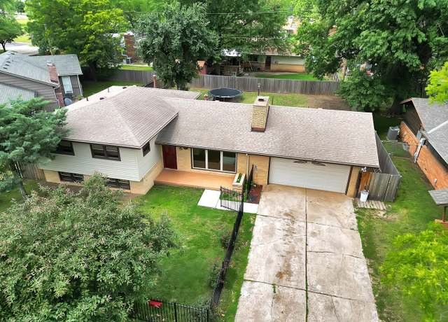 Property at 811 N Westlink Ave, Wichita, KS 67212-4406, 3 beds, 2 baths