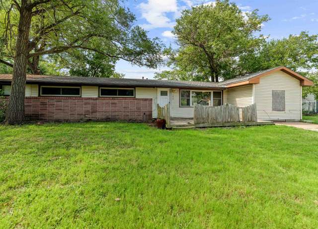 Property at 1415 Brittany Ave, Salina, KS 67401, 3 beds, 1 bath