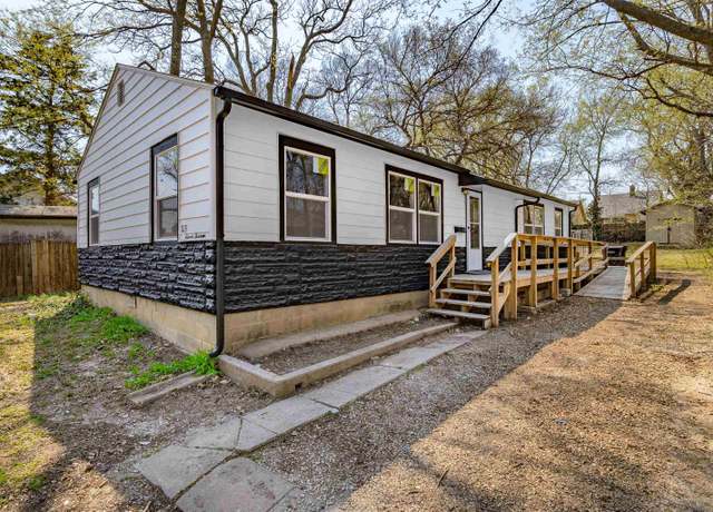Property at 1113 N School St, Augusta, KS 67010-1558, 4 beds, 2 baths