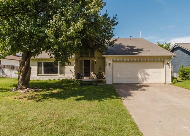 Property at 924 W Cedarwood Ct, Andover, KS 67002, 3 beds, 2 baths
