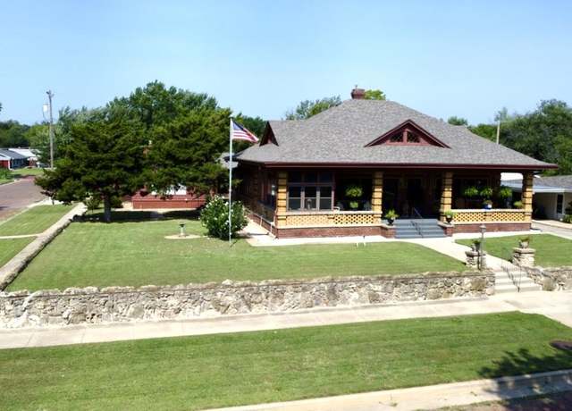 Property at 903 N 3rd, Arkansas City, KS 67005, 3 beds, 3 baths