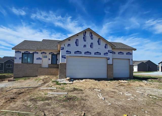 Property at 2121 E Cedar Tree Cir, Park City, KS 67219, 5 beds, 3 baths