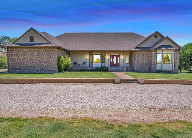 Property at 317 N Elm St, Hillsboro, KS 67063, 5 beds, 4 baths