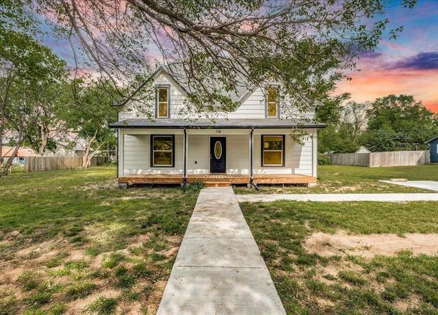 Property at 118 S Byers St, Clearwater, KS 67026, 5 beds, 2 baths