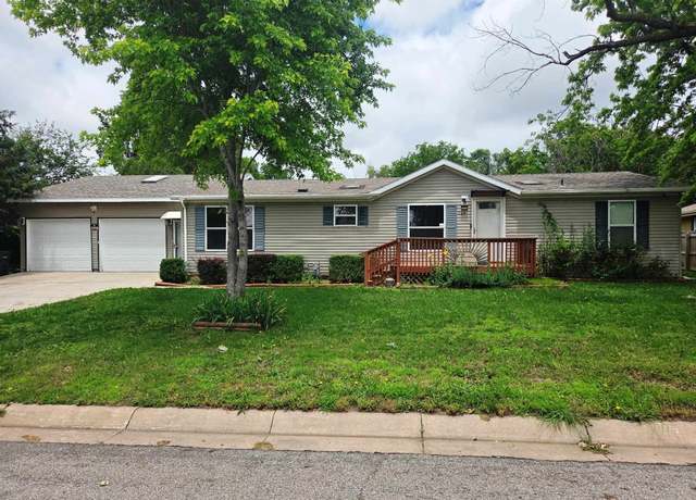 Property at 106 SE 13th St, Newton, KS 67114, 4 beds, 2.5 baths