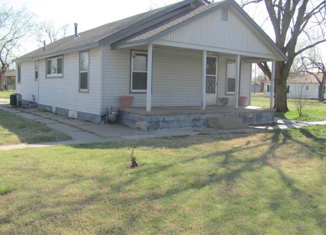 Property at 229 E Avenue E, South Hutchinson, KS 67505, 3 beds, 2 baths