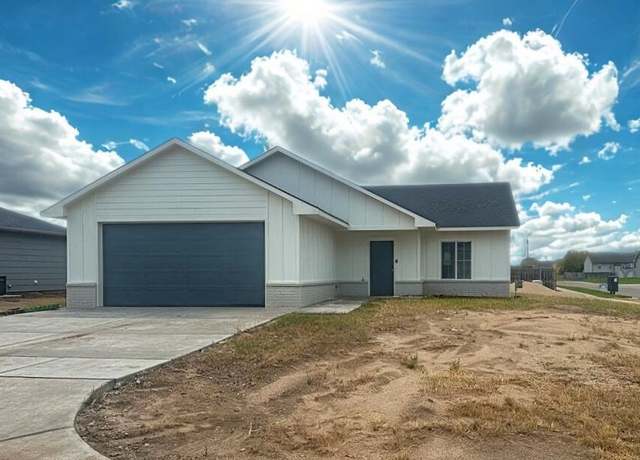 Property at 4633 S Doris Ct, Wichita, KS 67215, 3 beds, 2 baths