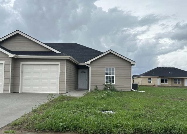 Property at 1203 Harbor Dr, Salina, KS 67401, 3 beds, 2 baths