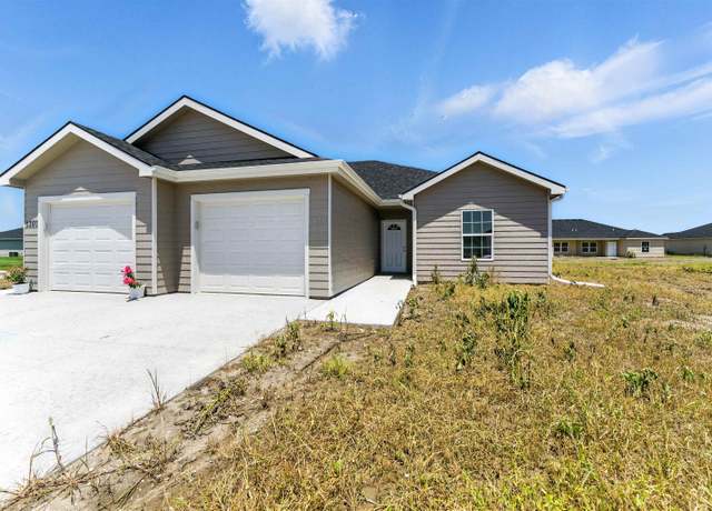 Property at 1203 Harbor Dr, Salina, KS 67401, 3 beds, 2 baths