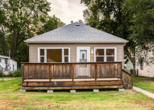 Property at 208 N Oakdale Ave, Salina, KS 67401, 2 beds, 1 bath