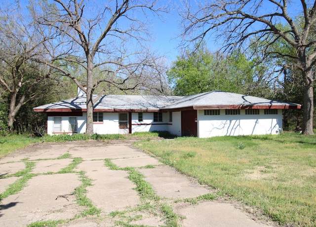 Property at 2 N Eastborough Rd, Salina, KS 67401, 1 bed