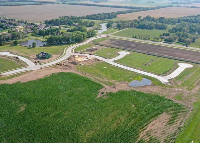 Property at 521 Maple Leaf Cir, Newton, KS 67114