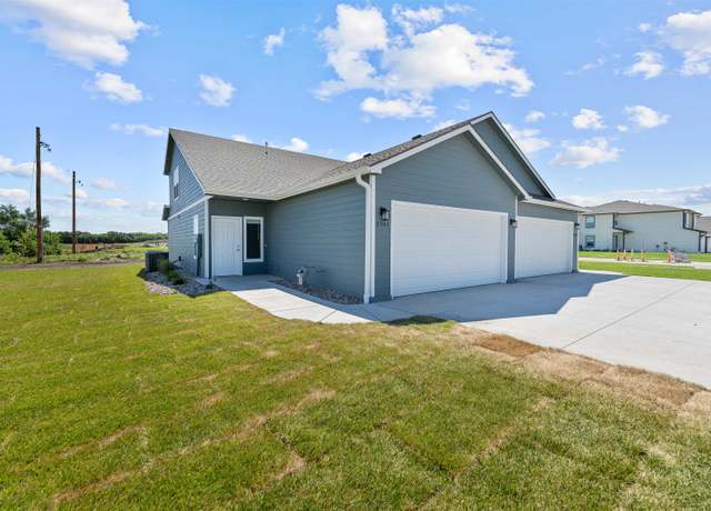 Property at 2701 Tim Rogers Ln, Salina, KS 67401, 3 beds, 3 baths