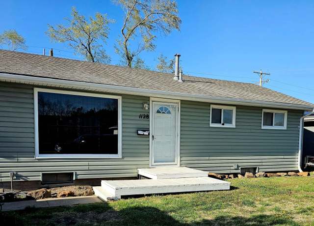 Property at 1128 Oak Cir, Salina, KS 67401, 2 beds, 1 bath