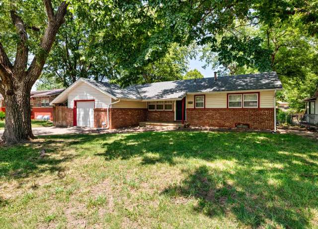 Property at 1926 E Glen Oaks Dr, Wichita, KS 67216, 2 beds, 1.5 baths