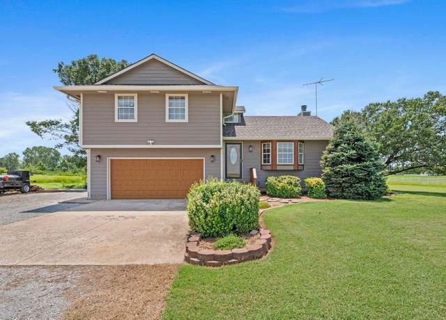 Property at 13089 SW 150th St, Rose Hill, KS 67133, 3 beds, 2.5 baths