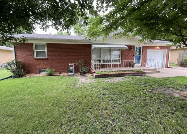Property at 313 Alice Ave, Newton, KS 67114, 2 beds, 2.5 baths