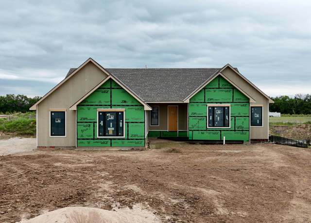Property at 5926 W 45th Ct N, Wichita, KS 67205, 5 beds, 3.5 baths