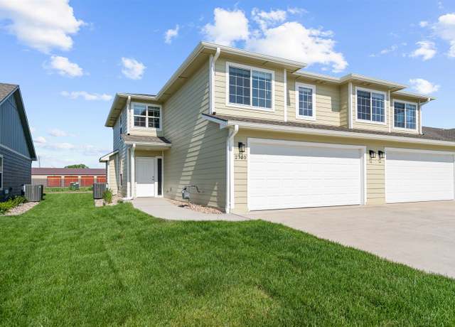 Property at 2720 Tim Rogers Ln, Salina, KS 67401, 3 beds, 3 baths