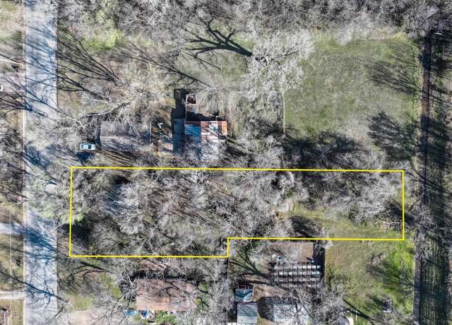 Property at 1208 S 6th St, Arkansas City, KS 67005, 3 beds, 1 bath