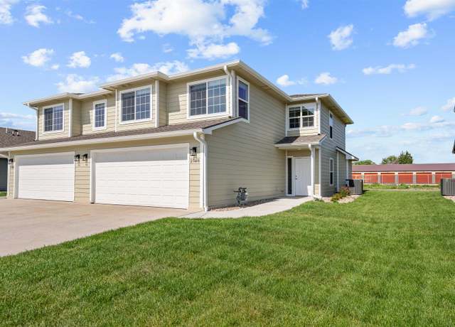 Property at 2718 Tim Rogers Ln, Salina, KS 67401, 3 beds, 3 baths