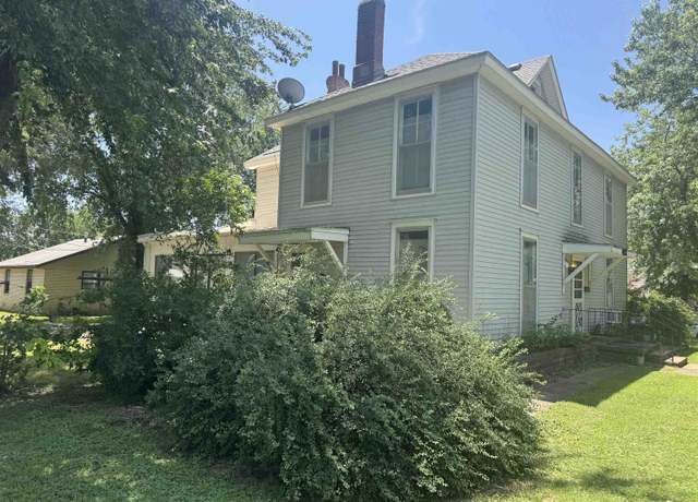 Property at 403 E 11th Ave, Winfield, KS 67156, 3 beds