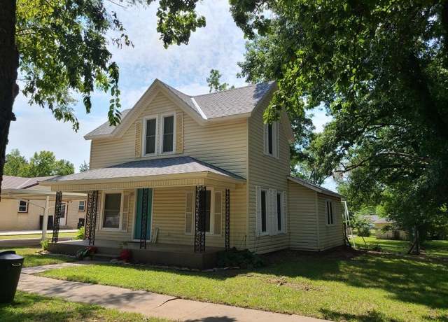 Property at 103 Iowa St, Winfield, KS 67156, 3 beds, 1 bath