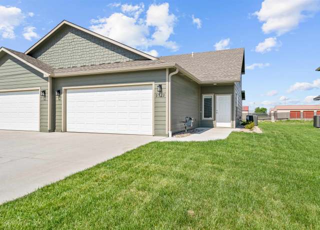 Property at 2712 Tim Rogers Ln, Salina, KS 67401, 3 beds, 3 baths