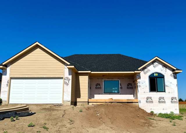 Property at 2230 Huntwood Dr, Salina, KS 67401, 3 beds, 2 baths