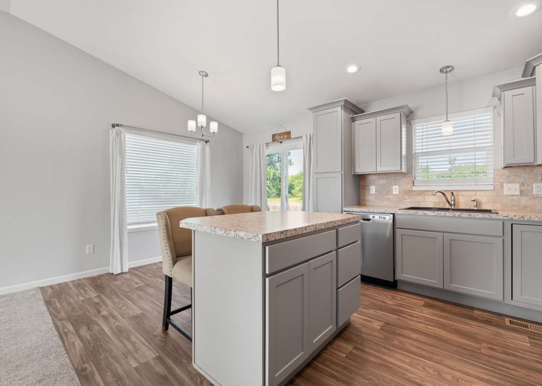 1233 S Ward Pkwy, Haysville, KS 67060