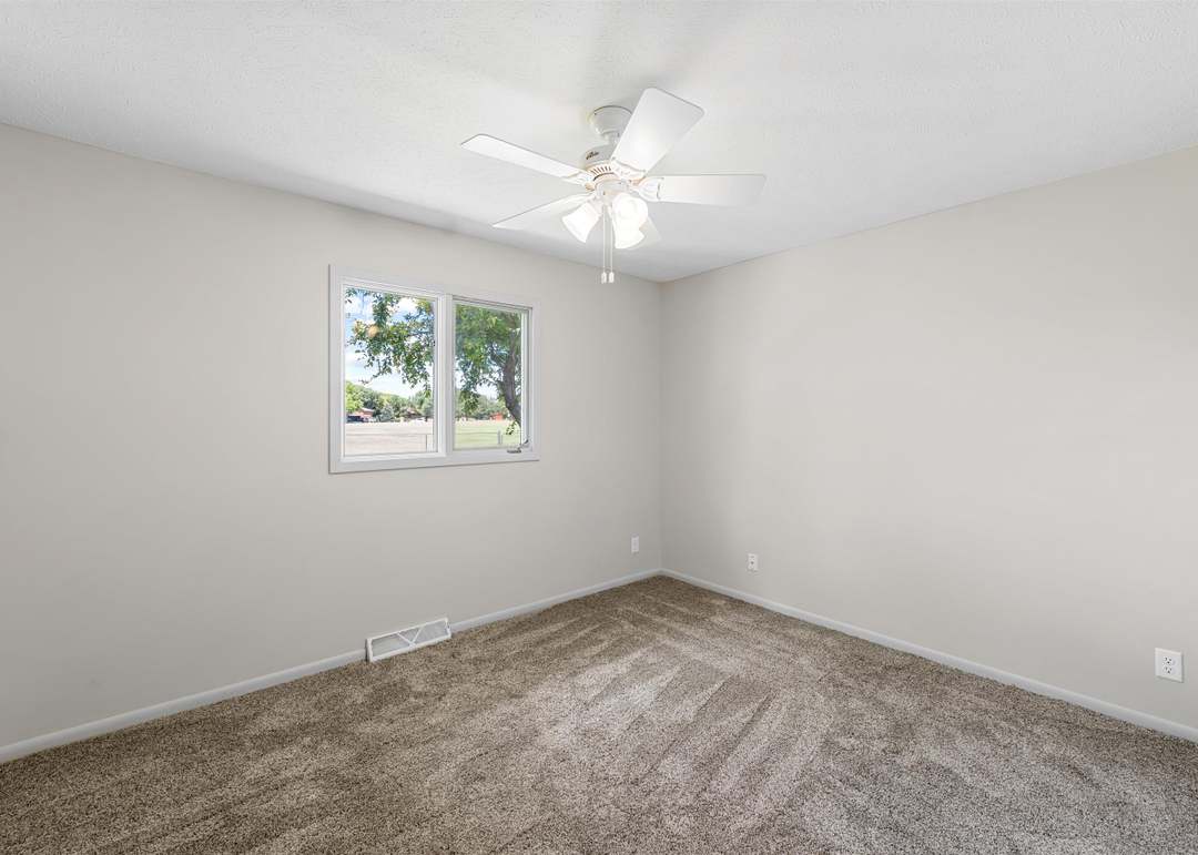 827 Mike Dr, Salina, KS 67401