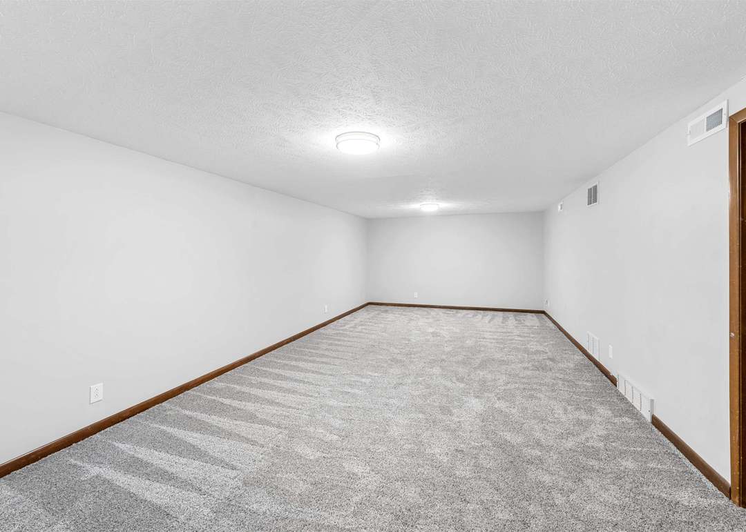 827 Mike Dr, Salina, KS 67401