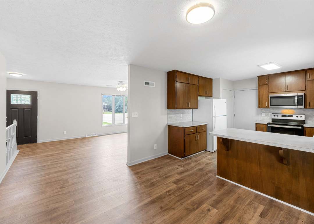 827 Mike Dr, Salina, KS 67401