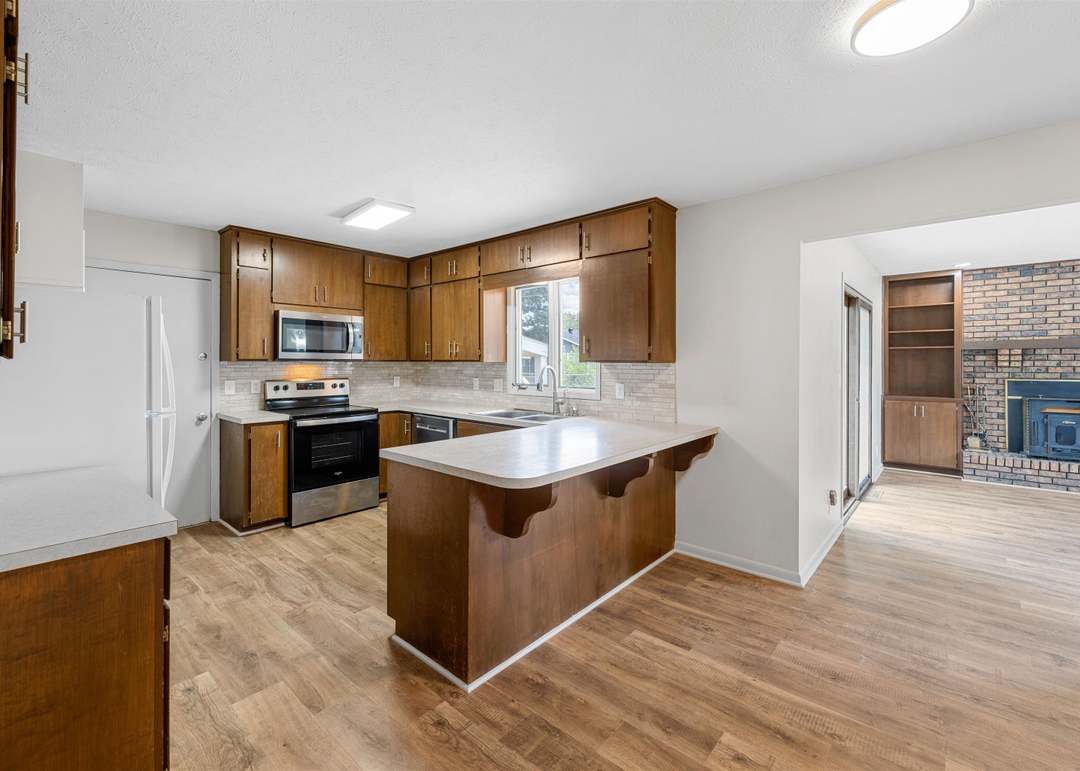 827 Mike Dr, Salina, KS 67401