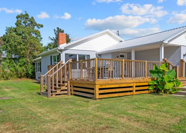 Property at 300 N Cove Blvd, Panama City, FL 32401, 3 beds, 2 baths