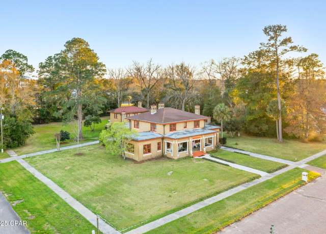Property at 1305 Church Ave, Chipley, FL 32428, 8 beds, 3.5 baths