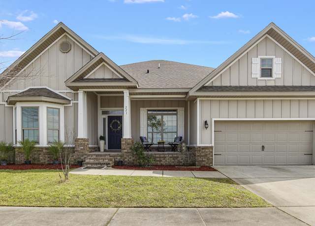 Property at 221 S Shoreview Dr, Panama City, FL 32404, 5 beds, 3 baths