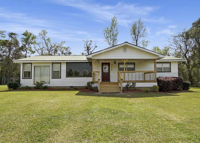 Property at 5786 Reddoch Rd, Marianna, FL 32446, 3 beds, 2 baths
