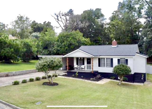 Property at 2945 Park St, Marianna, FL 32446, 4 beds, 2 baths