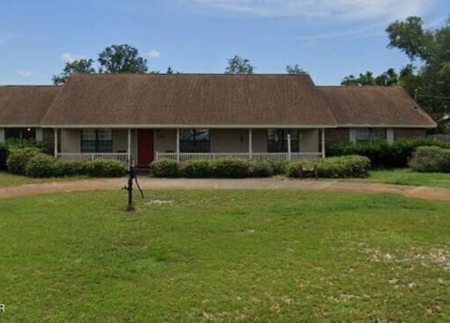 Property at 112 Queens Cir, Panama City, FL 32405, 4 beds, 3 baths