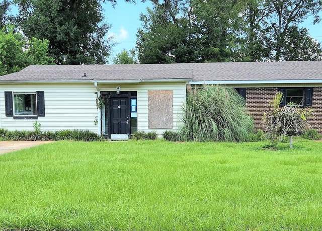 Property at 4484 Lime St, Marianna, FL 32446, 4 beds, 2 baths