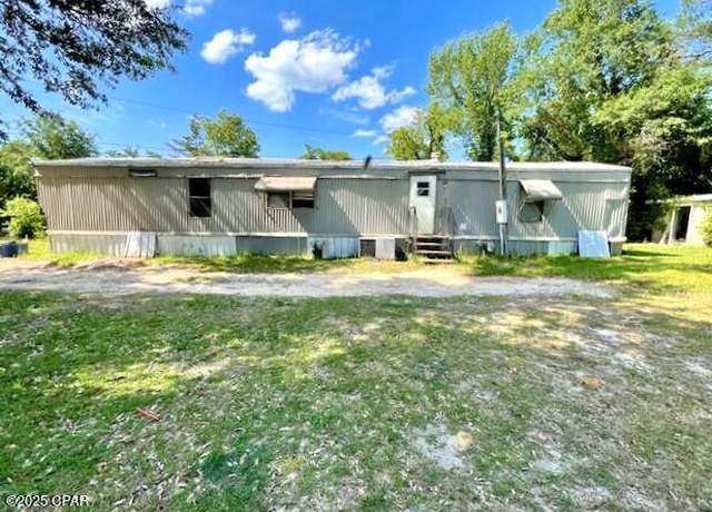 Property at 2820 Barnes St, Marianna, FL 32448, 3 beds, 2.5 baths