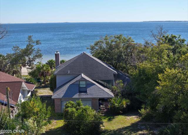 Property at 2527 W 9th St, Panama City, FL 32401, 5 beds, 3 baths