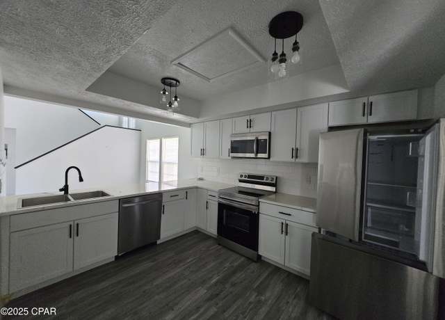 Property at 2706 Ravenwood Ct, Lynn Haven, FL 32444, 3 beds, 2 baths