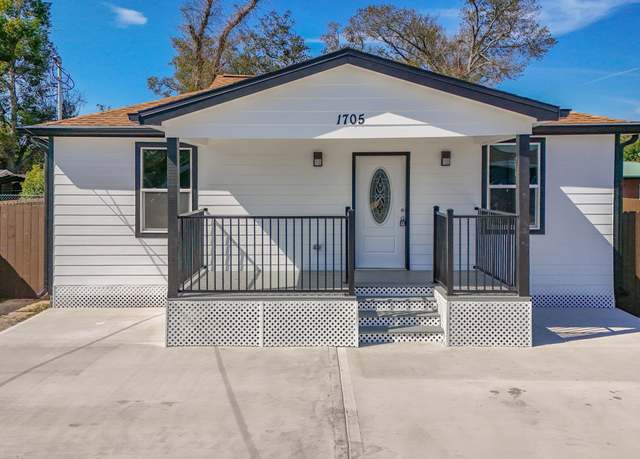 Property at 1705 Lake Ave, Panama City, FL 32401, 3 beds, 2 baths