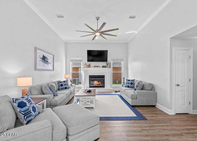 Property at 2501 Parkwood Dr, Panama City, FL 32405, 4 beds, 3 baths