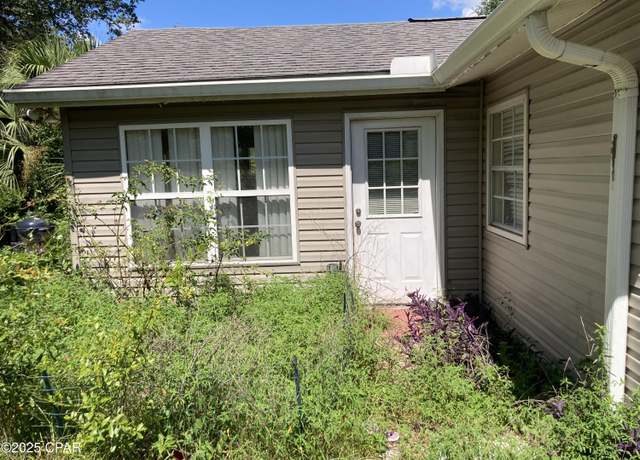 Property at 202 22nd St, Niceville, FL 32578, 5 beds, 3 baths