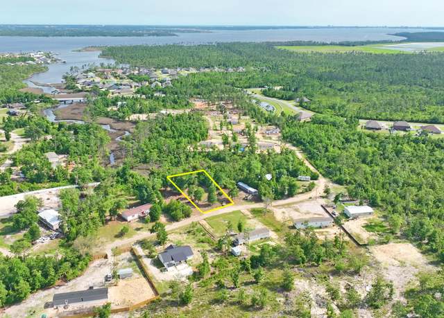 Property at 550 Hickory Bluff Dr, Southport, FL 32409